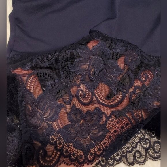 White House Black Market Wide Lace Hem Long Camisole in Navy Blue Size M - Picture 5 of 7